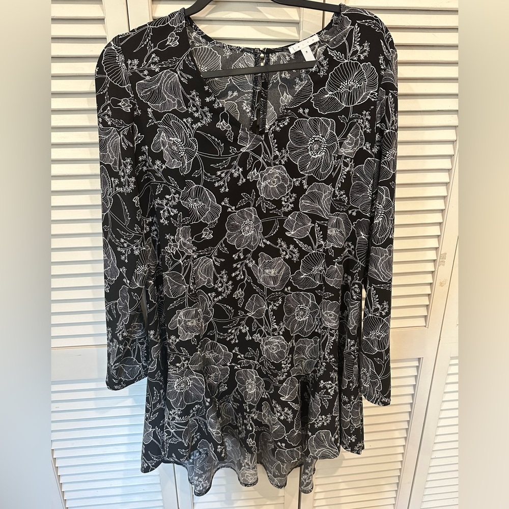 Long sleeve black and white floral printed dress